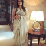 Priyanka Nair Instagram - I love to wear sarees nd feel a women looks most beautiful nd elegant in a saree than any other outfit😍 #lovesaree#elegant#attitude#confidence#blackndwhite#necklace#priyankanair#malluactress#shootingtime#southindianactress#instafashion#newtrends#instagram #instapic