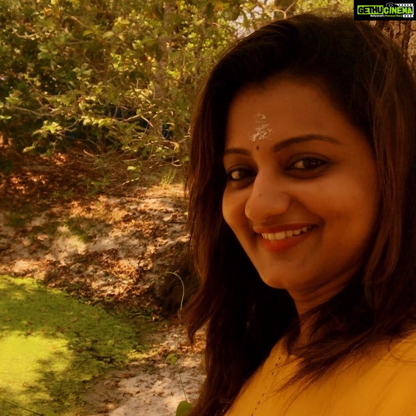 Priyanka Nair Instagram - smile is the vainest thing u can wear without costing u anything☺️ happy Sunday😍 #sundayselfie#nostalgia#pond#mangotree#templevisit#sunnyday#childhoodmemories #instapic#priyankanair#kerala#godsowncountry #familytime #lovetosmile#lovetobehappy#positivevibes 😍