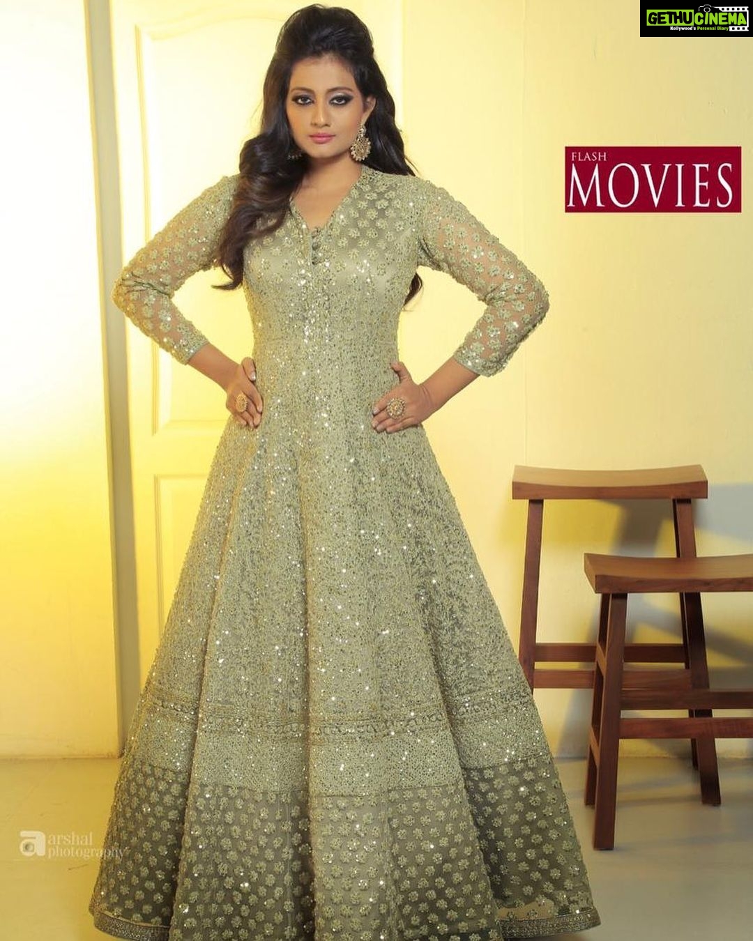 Priyanka Nair Instagram - Just love with this beautiful outfit by silky boutique😍😍picture courtesy-flashmovies,photography by@arshalphotography , makeup by@vikasvksmakeup, hairstyle by @sudhiar991 , styling by@elsammajohnson 😍 #makeover#photoshoot#fitnessgirl #outofthecomfortzone#posing#boldness#attitude#priyankanair#malluactress#southindianactress#gown#bridalmakeup#weddingdress#kerala#instagram#instapic#instalove