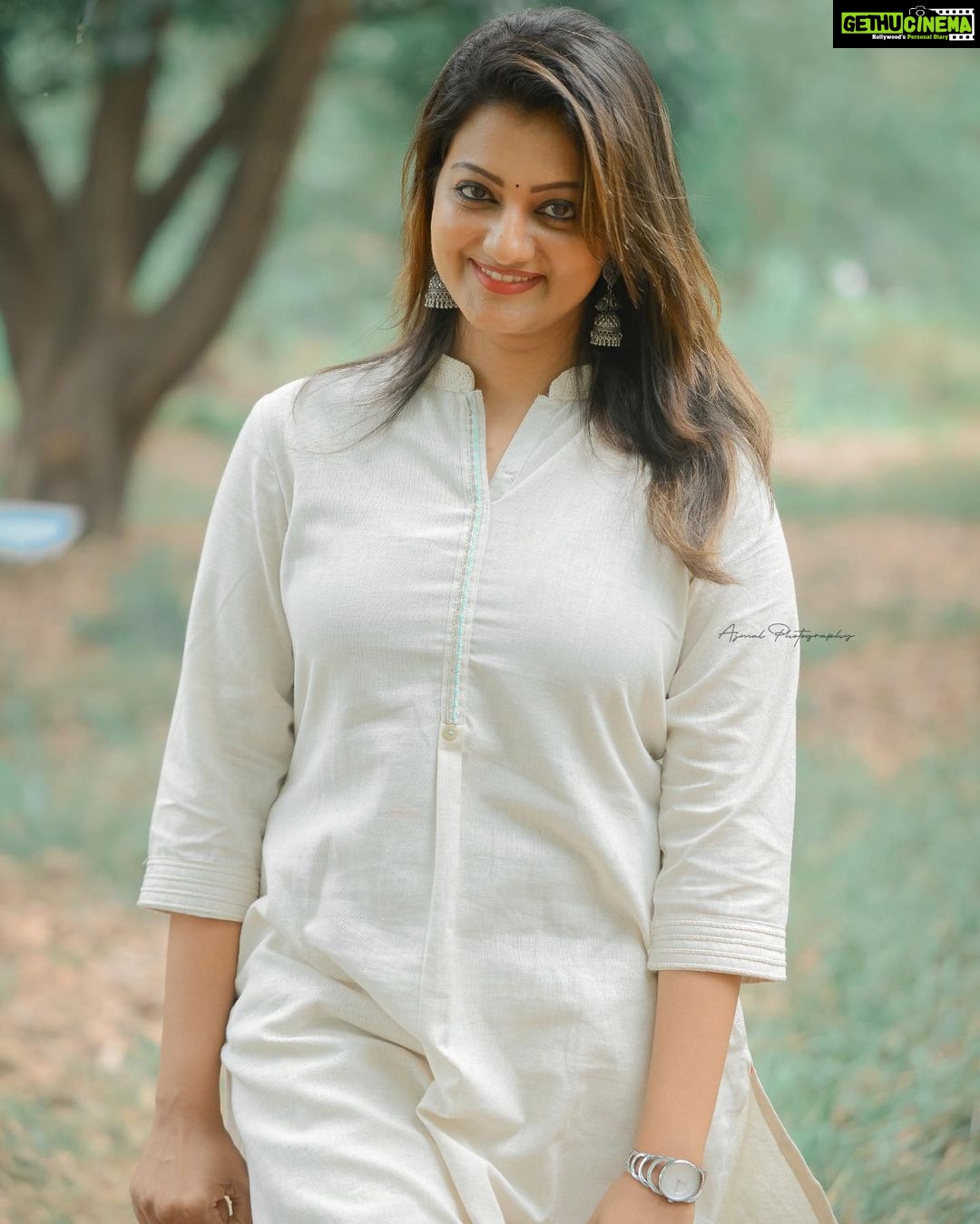 Priyanka Nair Instagram - Happy Easter to all❤️ #festivaloutfit#casualstyle#casualpic#priyankanair#cochin