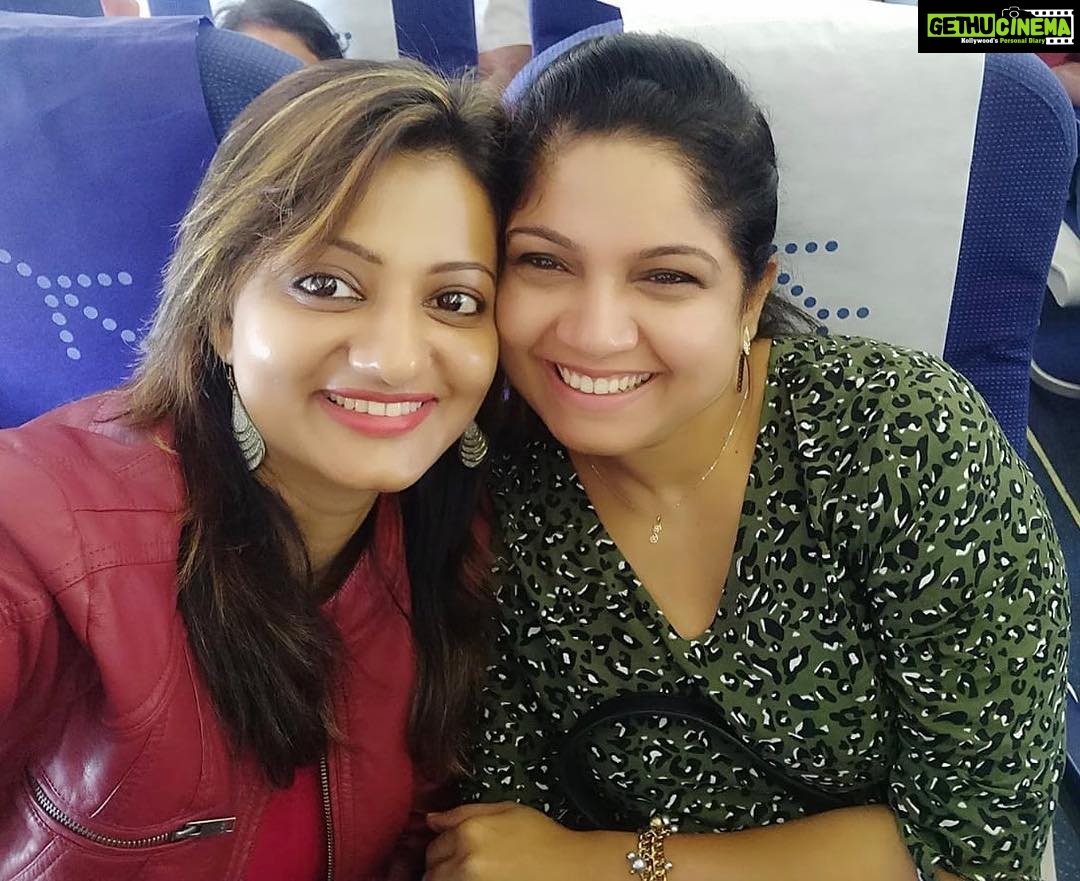 Priyanka Nair Instagram - #traviling together to a new start😍@Harsha Sahad#friendshipgoals💕#travelgram#priyankanair😍