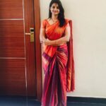 Priyanka Nair Instagram - saree love❤️ . .#sareelove#elegance#attitude#devotional#templevisit#mookambika#kolloor#kudajadri#withfamily#priyankanair#southindianactress#mluactress#instapic