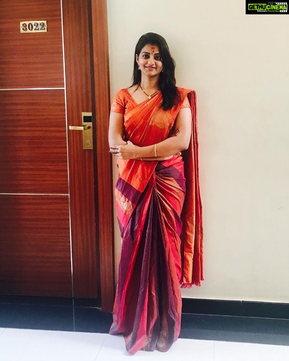 Priyanka Nair Instagram - saree love❤️ . .#sareelove#elegance#attitude#devotional#templevisit#mookambika#kolloor#kudajadri#withfamily#priyankanair#southindianactress#mluactress#instapic