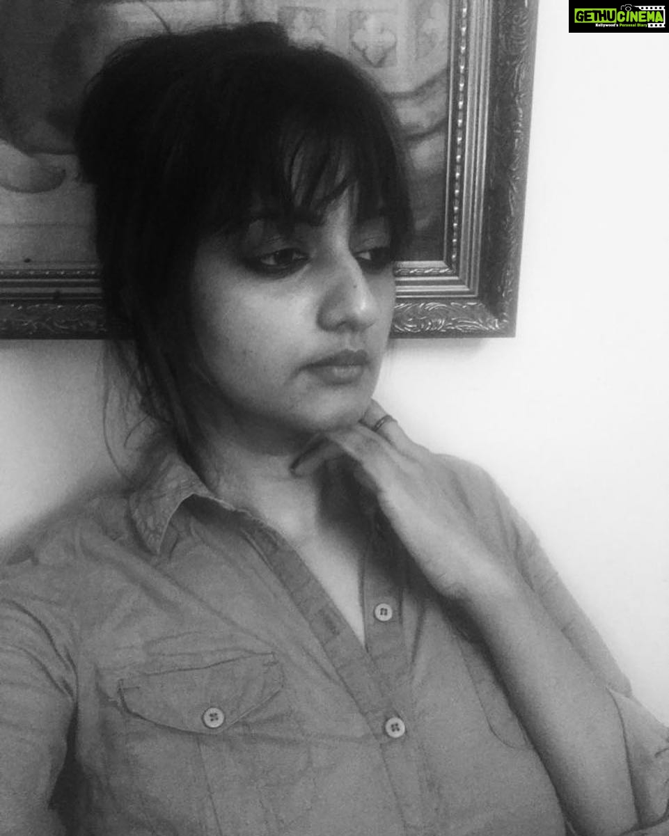 Priyanka Nair Instagram - Black nd White love🖤 . . .#blackndwhite#attitude#soul#priyankanair#casualpic#myfavotite#messyhair#cottonshirt#selfie#malluactress#southindianactrrss#trivandrum#kerala#instamania