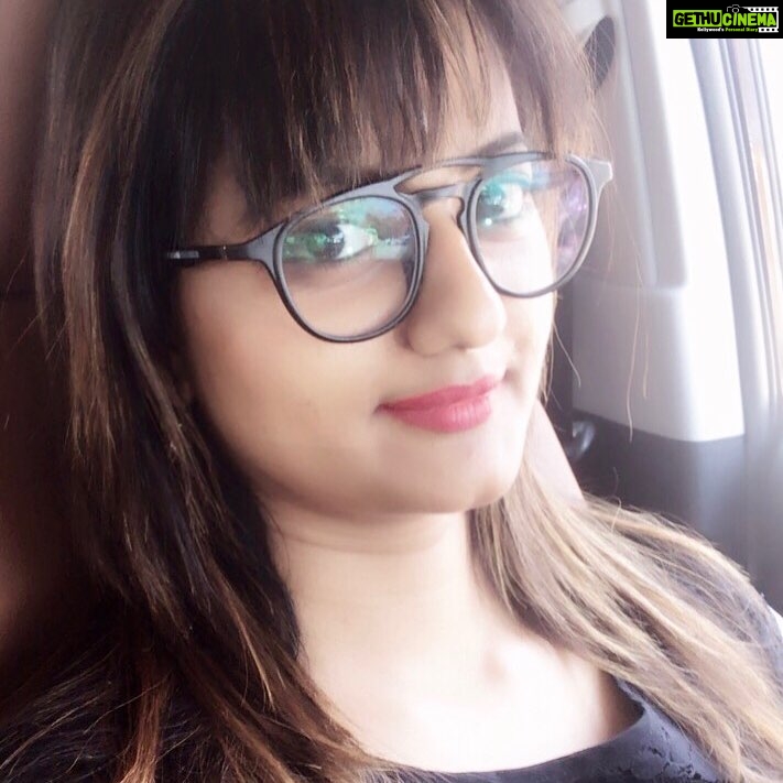 Priyanka Nair Instagram - in haripottr look😌 . . .#haripotter#jkrowling#myfavritebook#priyankanair#casualoutfit#newhairstyle#fringe#lovemyglasses#malluactress#travelltime#southindianactress#mollywood#tollywood#kollywood#latestpic