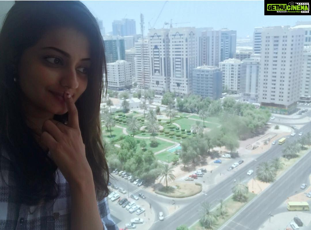 Priyanka Nair Instagram - "everything you can imagine is real-#pablopicasso "#happiness#priyankanair#southindianactress#veyilpriyanka#malluactress#selfie#instapic#abudabi#abudabilife#traveller#solotraveller#uae#instamusic#insta#instalove Abudabi