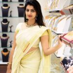 Priyanka Nair Instagram - #moses_photography_official#kushalsfashionjewellery#priyankanair#keralasaree#antiquejewelryaddiction@#malloftravancore#trivandrum😍