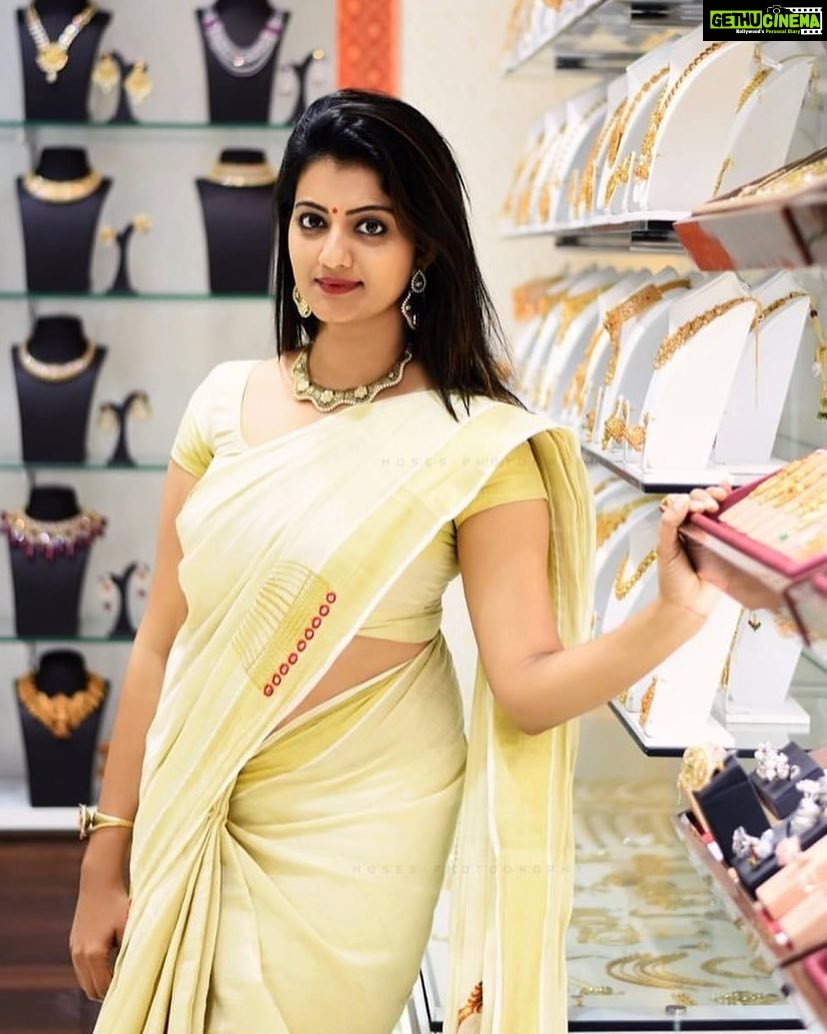 Priyanka Nair Instagram - #moses_photography_official#kushalsfashionjewellery#priyankanair#keralasaree#antiquejewelryaddiction@#malloftravancore#trivandrum😍
