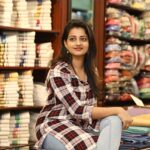Priyanka Nair Instagram - #Don't ruin a gud today by thinking abut a bad yesterday.. let it go😎#shopping🛍❤️ #keralasaree#kasavmundu#traditional@#trivandrum😍#priyankanair #photo curtesy#photographer#shalupeyad❤️