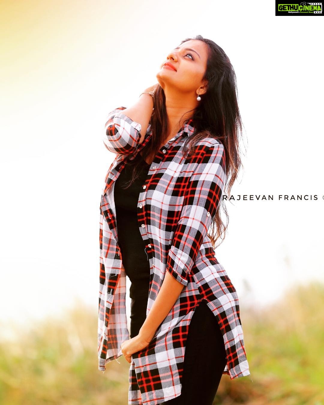 Priyanka Nair Instagram - #ponmudi hillstation#naturelove #enjoying breeze#candid#priyankanair in #favoritecolor#rajeevan_francis photograpy