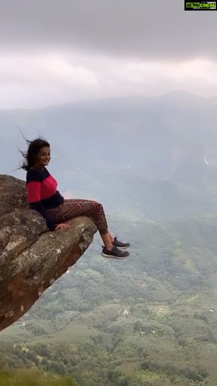 Priyanka Nair Instagram - #chirithookum_pennalle_idukki😍✌️ Shot by @anumohan_actor #reels#reelsinstagram#12thman