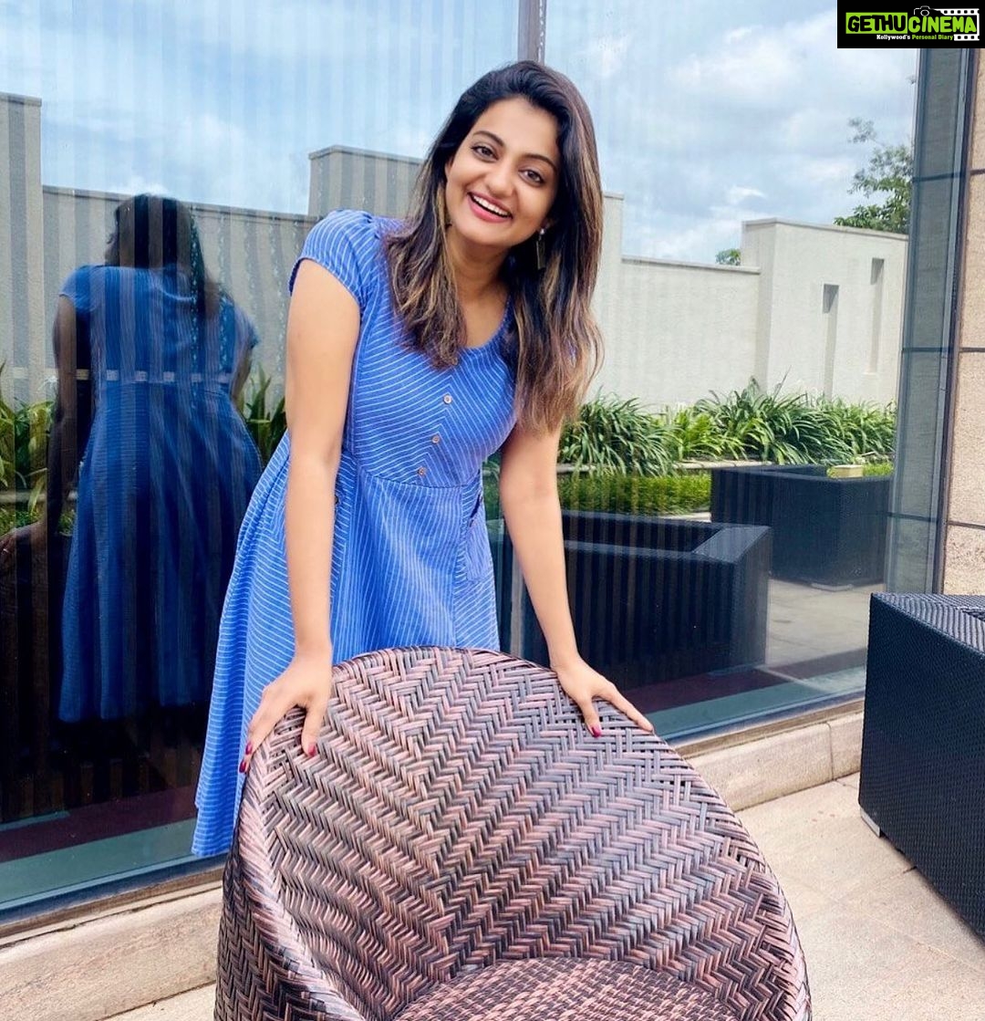 Priyanka Nair Instagram - Create your own sunshine ✨ Clicked by @hemanthjoseph - - - #priya#priyanka#priyankanair#blue#mollywood#bollywood#kollywood#gallary#insta#instapic#instatime#instafashion#instafashion#instagram Crowne Plaza Kochi
