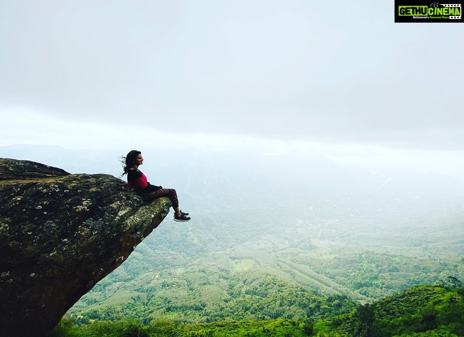 Priyanka Nair Instagram - At the edge 🌿 Clicked by @anumohan_actor 😍 #12thman #shootingdiaries#Priyankanair
