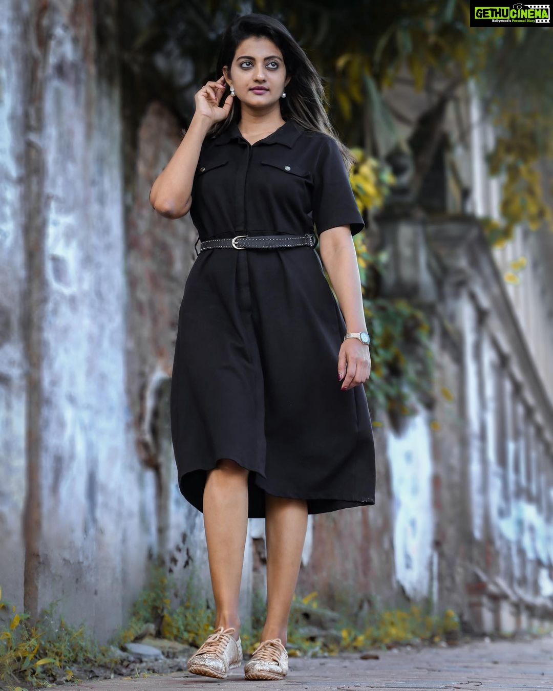 Priyanka Nair Instagram - Black - colour of confidence 🖤 Photography - @shalupeyad #photoshoot #black#priyankanair