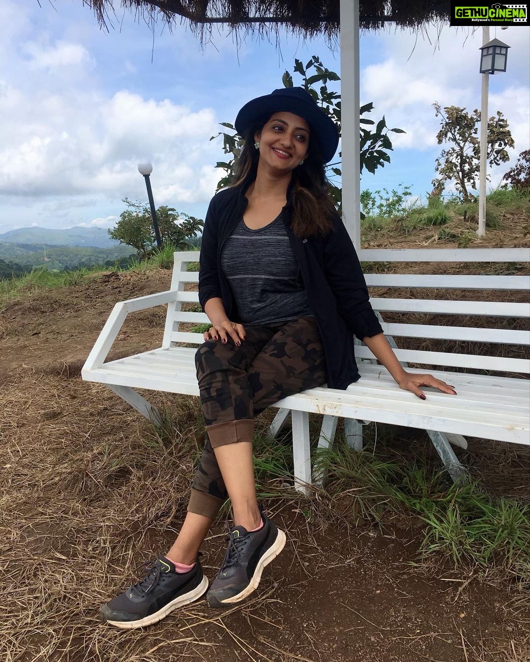 Priyanka Nair Instagram - “If you truly love nature, you will find beauty everywhere.” - Vincent Van Gogh. 📸 @rajeesh.r6 #naturelove#naturephotography#idukki#kerala#priyankanair#shootingdiaries#12thman GreenBerg Holiday Resorts