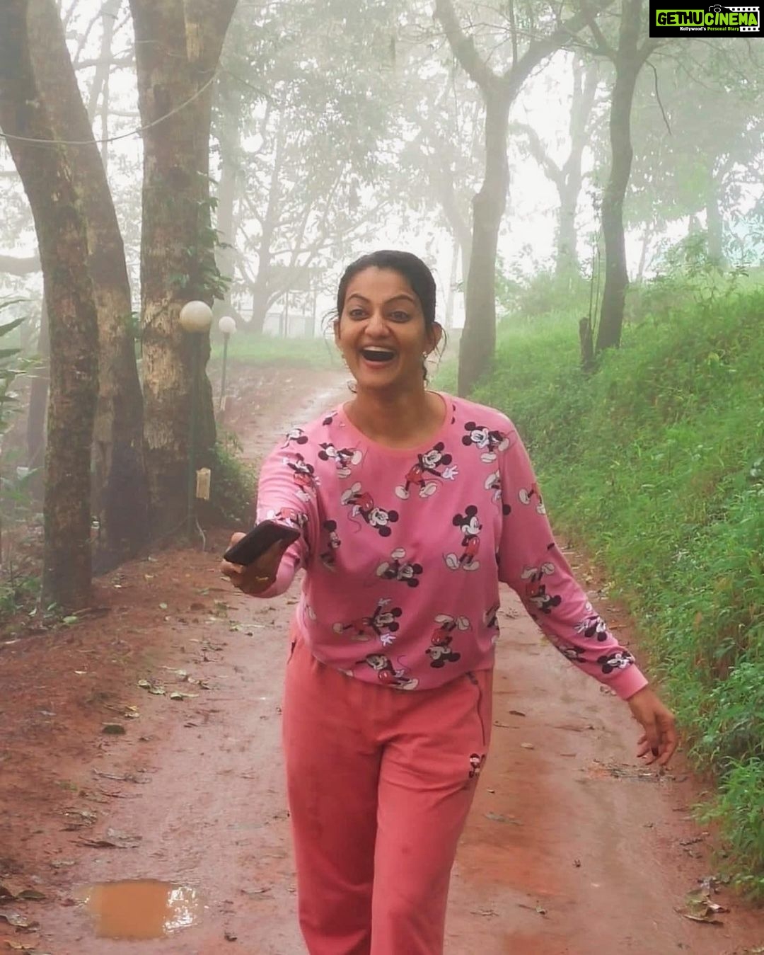 Priyanka Nair Instagram - 🤍🤍🤍 📸 @aditi.ravi #shootingdiaries #12thman GreenBerg Holiday Resorts