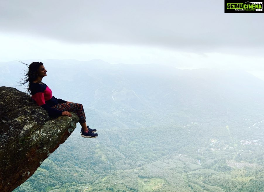 Priyanka Nair Instagram - At the edge 🌿 Clicked by @anumohan_actor 😍 #12thman #shootingdiaries#Priyankanair