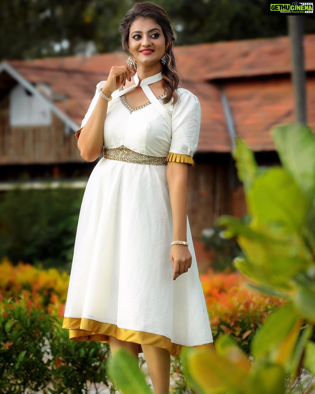 Priyanka Nair Instagram - ❤️❤️❤️ Photography - @shalupeyad MUA - @jijo_jo_the_makeup_artist Costume - @crezzadesignerstitching . . . #priyankanair#onam#photoshootideas#photoshoot#actor#kerala#malayali#trivandrum#malluwood#kollywood#bollywood#tollywood#insta#intaday#instagram
