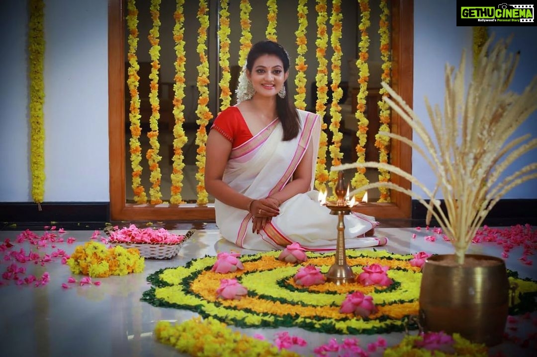 Priyanka Nair Instagram - Let us celebrate this harvest festival with high spirits and great zeal. Wishing everyone Happy Onam.🌸 #happyonam