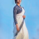 Priyanka Nair Instagram - ഉത്രാടദിന ആശംസകൾ 🌼🌸 Photography - @shalupeyad MUA - @jijo_jo_the_makeup_artist Costume - @kasavumall @crezzadesignerstitching . . . . #uthradam#festivalday#photoshoot#priyankanair#kerala#onam#malayalee#saree#actress#trivandrum#insta#instapic#instagram