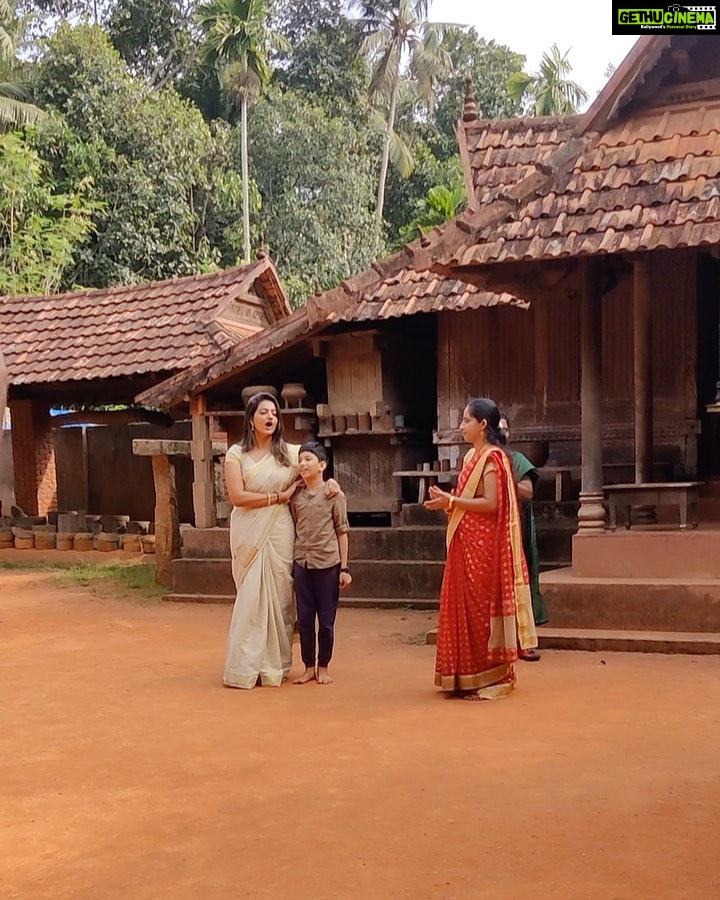 Priyanka Nair Instagram - Happy Independence Day 🇮🇳 😊😊We shall overcome this pandemic 💪🏻 At Charithramalika 😍 #independenceday#proudindian#priyankanair#appu
