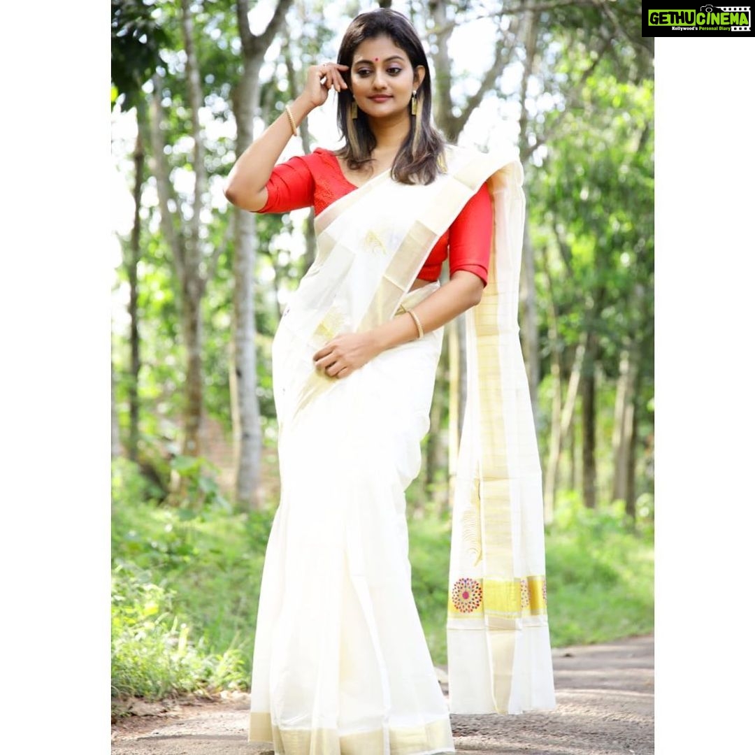 Priyanka Nair Instagram - Photography - @shalupeyad Costume by - @ar_handlooms_kuthampully