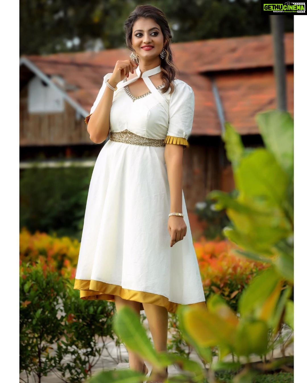 Priyanka Nair Instagram - ❤️❤️❤️ Photography - @shalupeyad MUA - @jijo_jo_the_makeup_artist Costume - @crezzadesignerstitching . . . #priyankanair#onam#photoshootideas#photoshoot#actor#kerala#malayali#trivandrum#malluwood#kollywood#bollywood#tollywood#insta#intaday#instagram