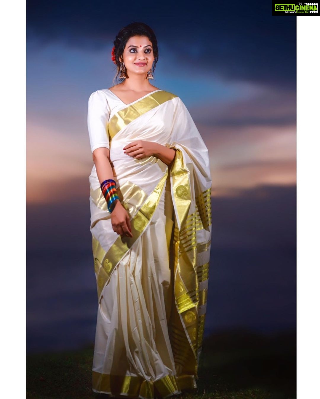 Priyanka Nair Instagram - Every sunset brings the promise of a new dawn 😍 Photography - @shalupeyad MUA - @jijo_jo_the_makeup_artist Costume - @kasavu_mall , @crezzadesignerstitching - - - #sunset#photography#saree#kerala#attire#priyanka#priyankanair#actor#festival#insta#instapic#varkala#instagram
