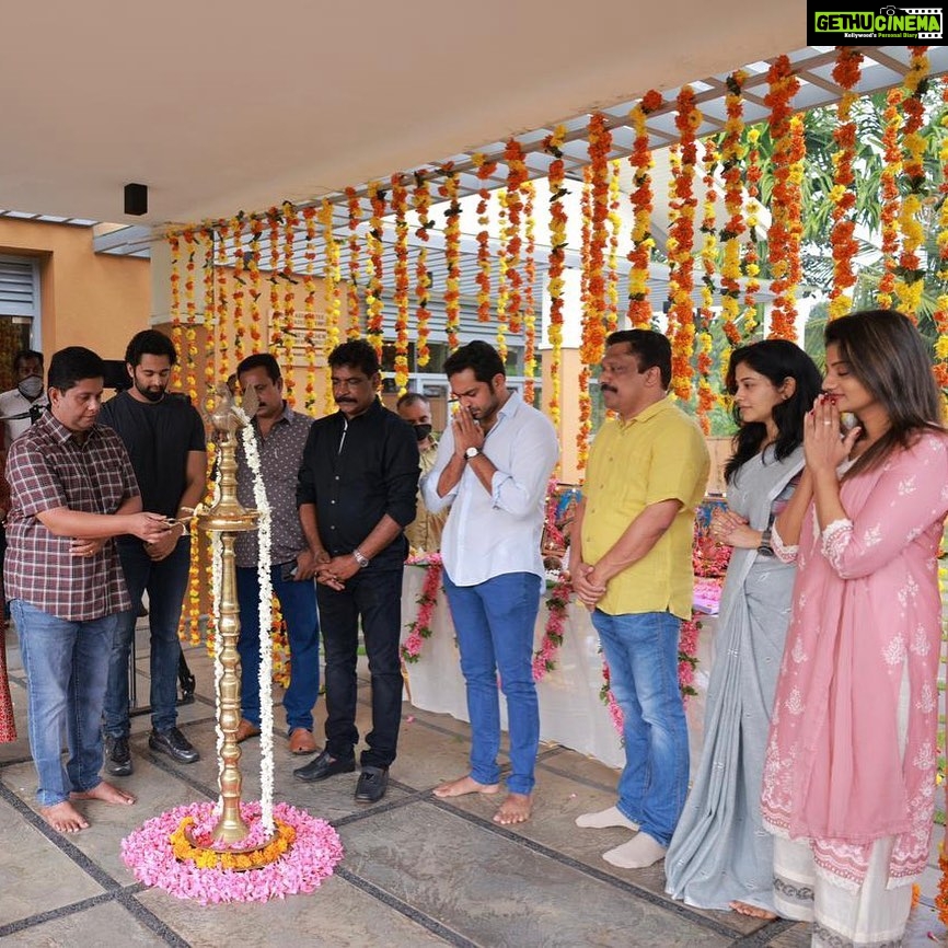 Priyanka Nair Instagram - So happy to join with the team of #12thman on this auspicious day ☺️ #ashirvadcinemas @mohanlal @jeethu4ever @antonyperumbavoor @lintajeethu @satheesh_kurup @iamunnimukundan @saijukurup @sshivadaoffcl