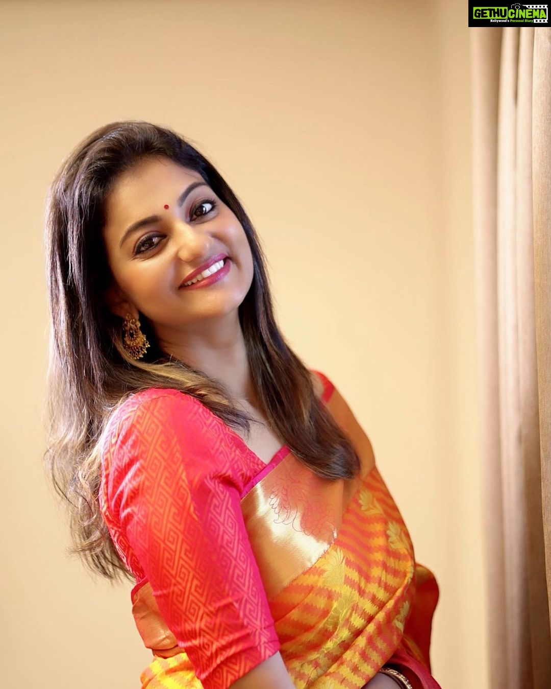 Priyanka Nair Instagram - Every moment is a fresh beginning 💞 . . . #saturdayvibes#saturday#saree#insaree#sareepics#priyanka#priyankanair#actor#bollywood#kollywood#tollywood#sandalwood#mollywood#tamil#telugu#kerala#gallery#actress#insta#trivandrum#insta#instapic#instaday#instagram