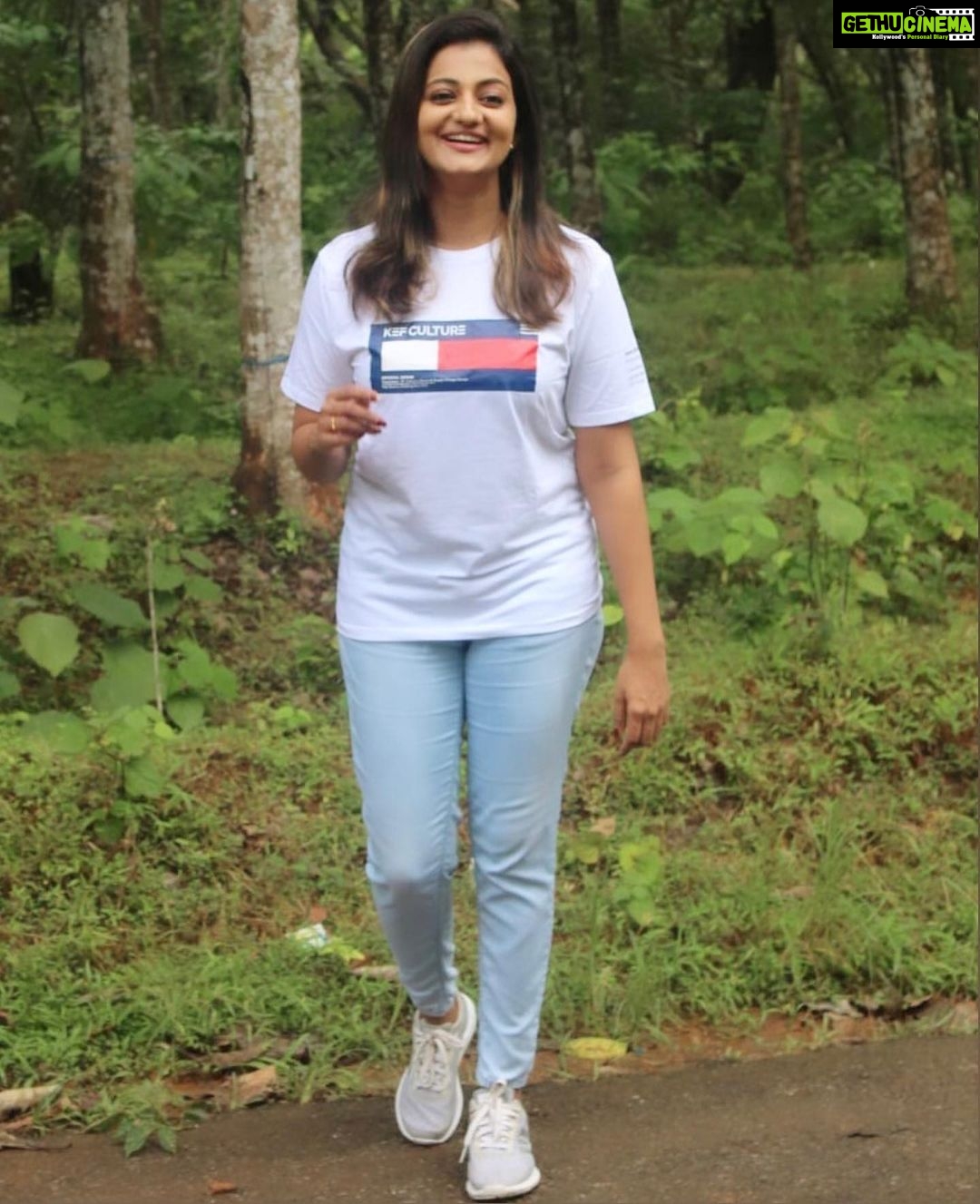 Priyanka Nair Instagram - Wearing thse beautiful T-shirts from @kefclothings @samad_kef @teamkef ☺️