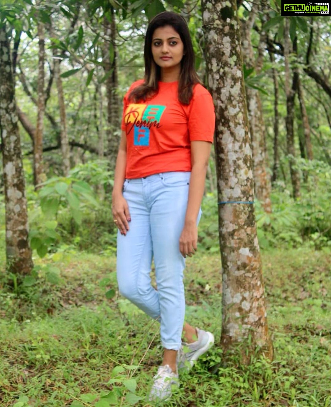 Priyanka Nair Instagram - Wearing thse beautiful T-shirts from @kefclothings @samad_kef @teamkef ☺️
