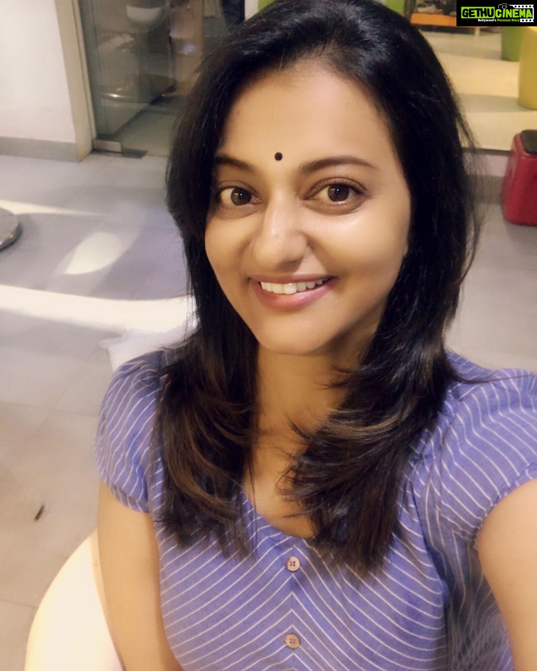 Priyanka Nair Instagram - When life doesnโt allow you to change anything else, get a ๐โโ๏ธ๐ # Lockdowntime#newhaircut#lifeisbeautiful Fair International Hair Studio