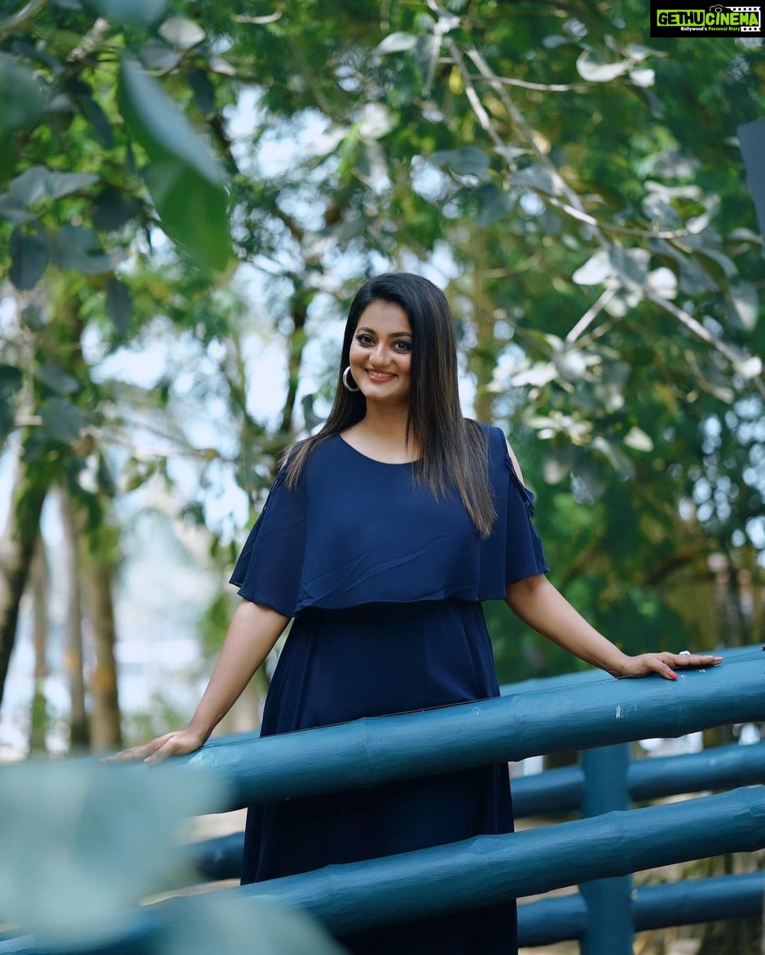 Priyanka Nair Instagram - Blue... Photography- @anulalphotography Costume - @neethu.neetz Makeup - @prabinmakeupartist Rajah Island