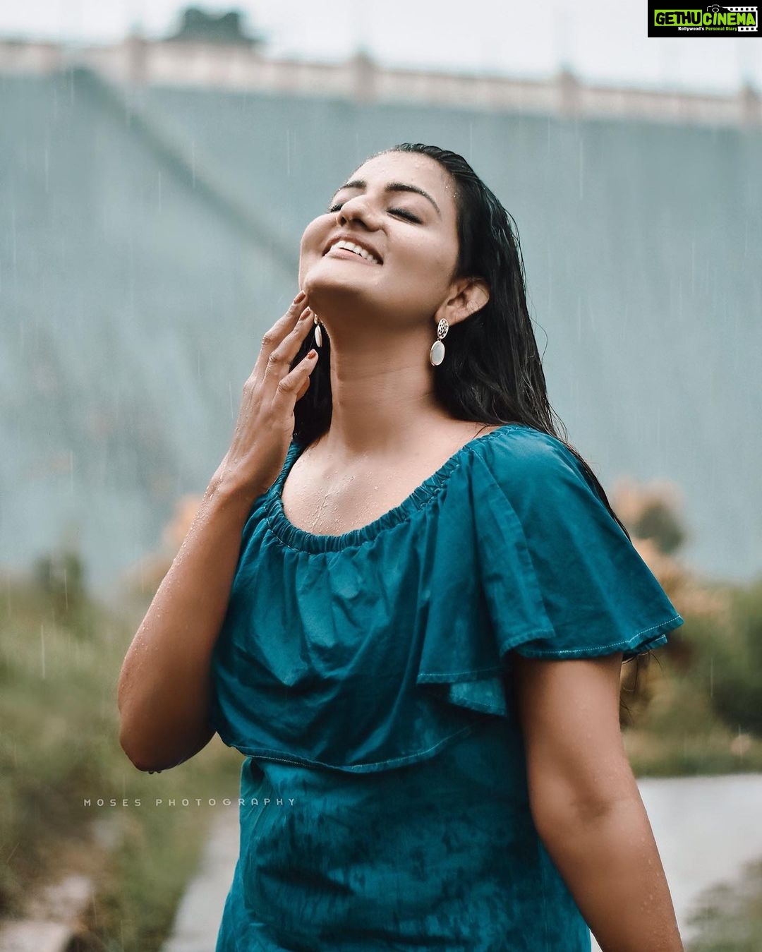 Priyanka Nair Instagram - Rain makes everything beautiful ❤️ Photography - @moses_photography_official Mua - @vithurapradeep