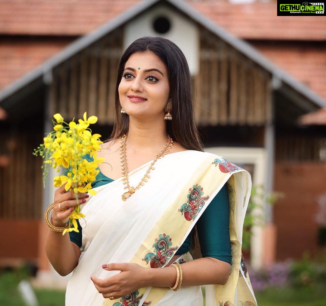 Priyanka Nair Instagram - Let your dreams bloom 🌿🌿🌿 இனிய தமிழ் புத்தாண்டு நல்வாழ்த்துக்கள் 😍🙏 - - - #dreams#bloom#blossom#festival#photography#traditional#traditionalwear#kerala#tamil#malayali#trivandrum#kochi#keralaturisam#huda#hudabeauty#actor#priyanka#kollywood#bollywood#tollywood#malluwood#gallery#hollywood#cinema#actor#kanikkonna#priyanka#priyankanair#instaday#instapic#instagram