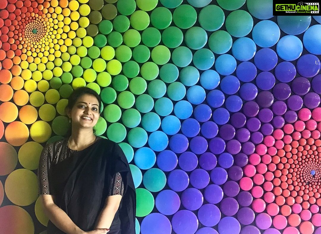 Priyanka Nair Instagram - Colours speak all languages ♥️ - - - #colour#colours#priyankanair#actor#huda#hudabeauty#gems#black#blue#yellow#red#violet#purple#pink#green#orange#instacolour#insta#instaday#instagram#instatime#instapic