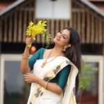 Priyanka Nair Instagram – Let your dreams bloom 🌿🌿🌿

இனிய தமிழ் புத்தாண்டு நல்வாழ்த்துக்கள் 😍🙏

–
–
–
#dreams#bloom#blossom#festival#photography#traditional#traditionalwear#kerala#tamil#malayali#trivandrum#kochi#keralaturisam#huda#hudabeauty#actor#priyanka#kollywood#bollywood#tollywood#malluwood#gallery#hollywood#cinema#actor#kanikkonna#priyanka#priyankanair#instaday#instapic#instagram