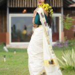 Priyanka Nair Instagram - Happy #vishu to you all ❤️ #happyvishu Photography - @shalupeyad Make up and hairstyle - @suma_thefacechanger Location - @puravidavarkala . . . #vishu#keralafestivel#malayali#tamil#tamilputhandu#actor#priyankanair#jerala#trivandrum#varkala#vishukaineetam#traditional#elegence#instaday#instatime#instapic