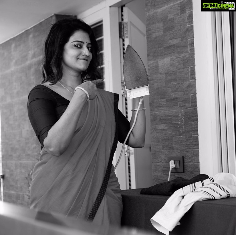 Priyanka Nair Instagram - തേപ്പുകാർക്കും മുൻപേ ഉള്ള പെട്ടി..... തേപ്പുപെട്ടി 🙄 Clicked by @sethumohanmuvattupuzha