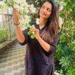 Priyanka Nair Instagram - മലര്‍മണം മാഞ്ഞല്ലൊ മറ്റുള്ളോര്‍ പോയല്ലോ മമസഖീ നീയെന്നു വന്നു ചേരും മനതാരില്‍ മാരിക്കാര്‍ മൂടിക്കഴിഞ്ഞല്ലോ മമസഖീ നീയെന്നു വന്നുചേരും ഒരു പുഷ്പം മാത്രമെന്‍ പൂങ്കുലയില്‍ നിര്‍ത്താം ഞാന്‍ ഒടുവില്‍ നീയെത്തുമ്പോള്‍ ചൂടിക്കുവാന്‍ ♥️♥️♥️