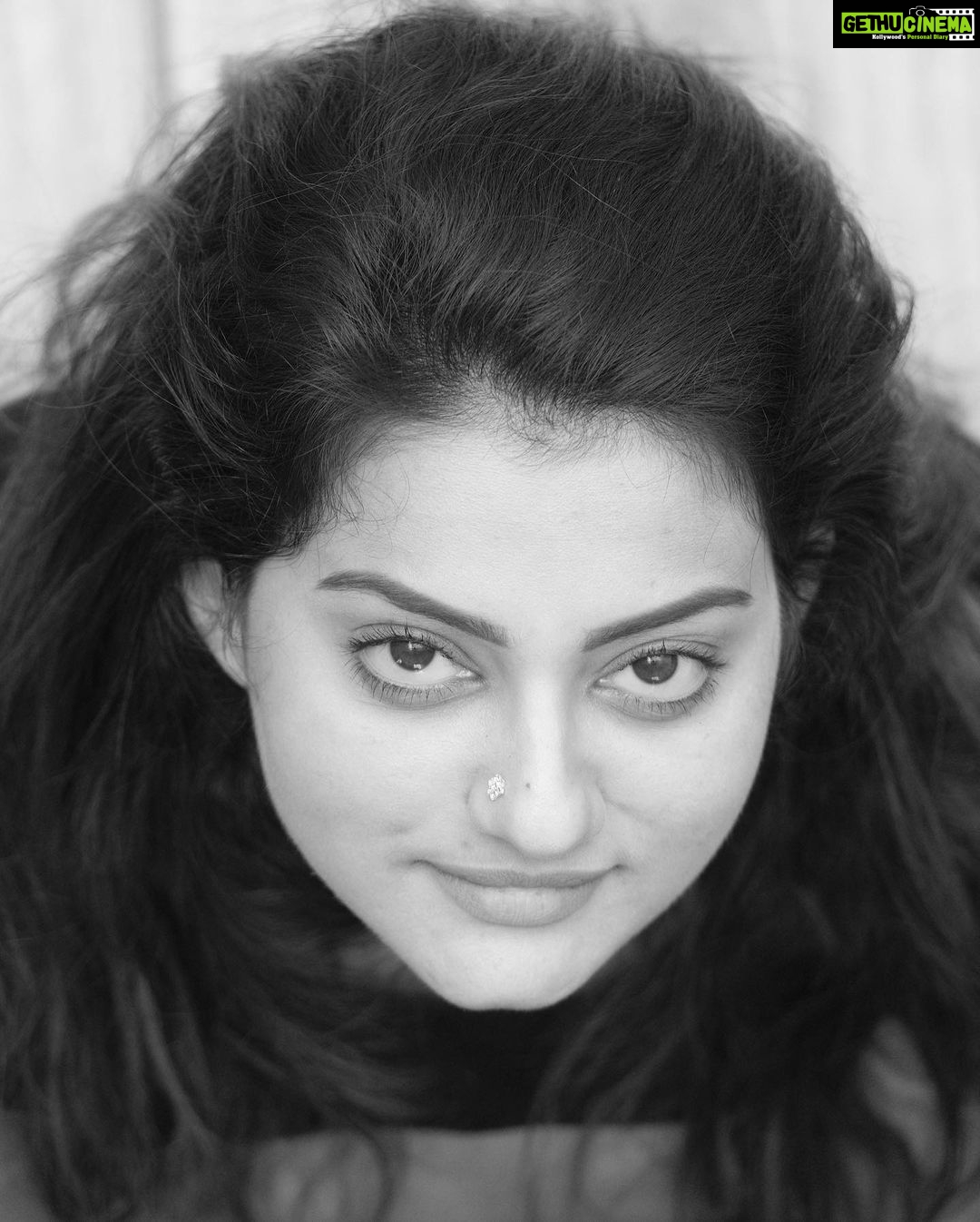 Priyanka Nair Instagram - Last pics from this series ♥️ Clicked by @sethumohanmuvattupuzha #blackandehitephotography #priyankanair