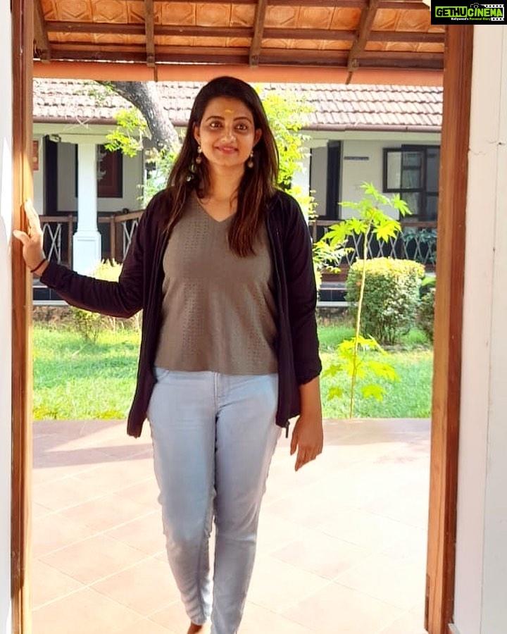 Priyanka Nair Instagram - The way you speak to yourself is matters the most 🌿 - - - #happyness#selflove#happygirl#priyankanair#actor#tamil#tollywood#mollywood#kollywood#bollywood#hudabeauty#huda#blacklove#cinema#keralatourism#trissure#insta#instapic#instagram#instaday