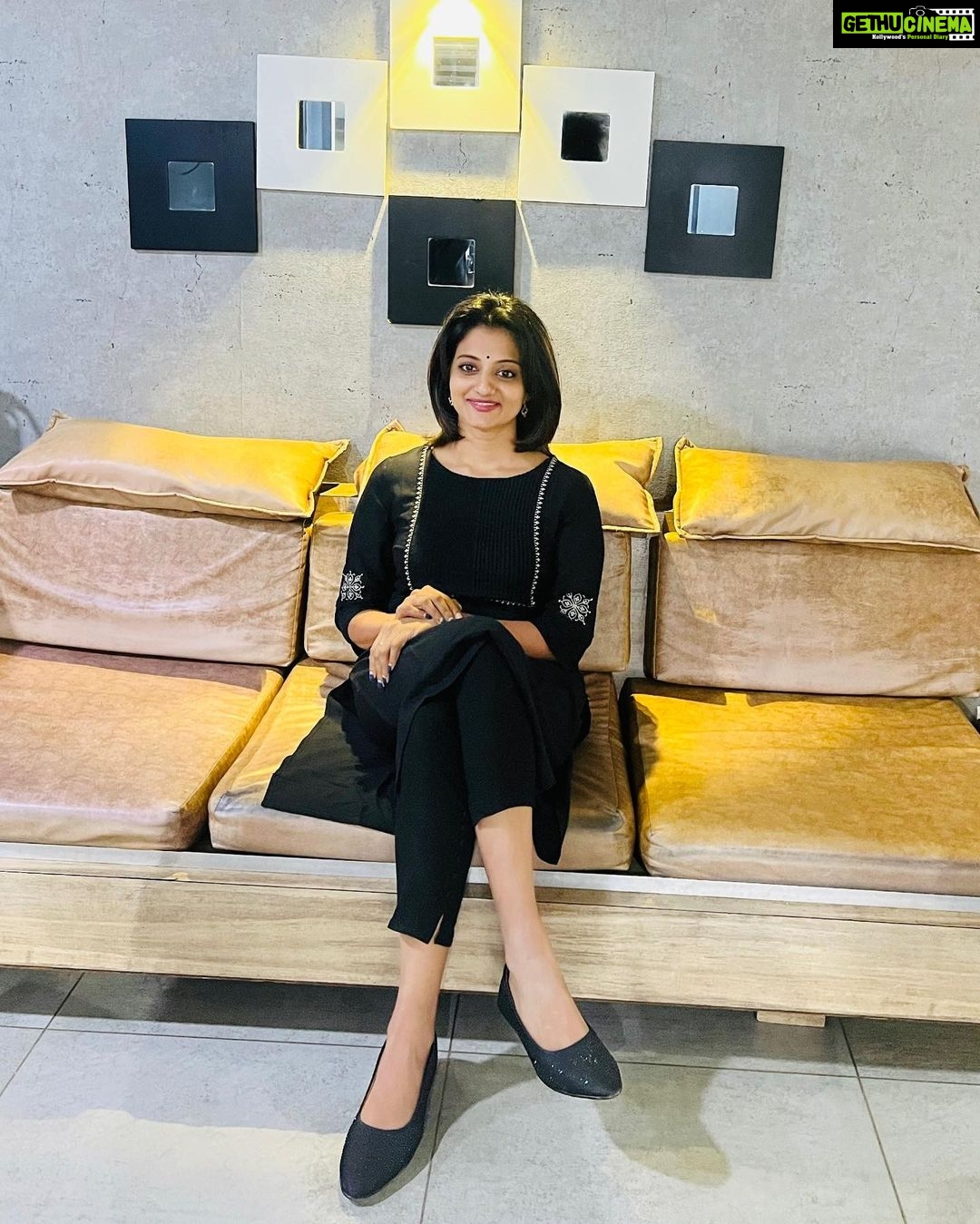 Priyanka Nair Instagram - Only Black 🖤 - - - #black#blacklove#inblack#womeninblack#actress#priyankanair#kurtha#shorthair#movie#hollywood#bollywood#tollywood#malluwood#kollywood#malayalalam#tamil#inspiration#huda#instafashion#instatime#instaday#instafashion#indtamood#instagram