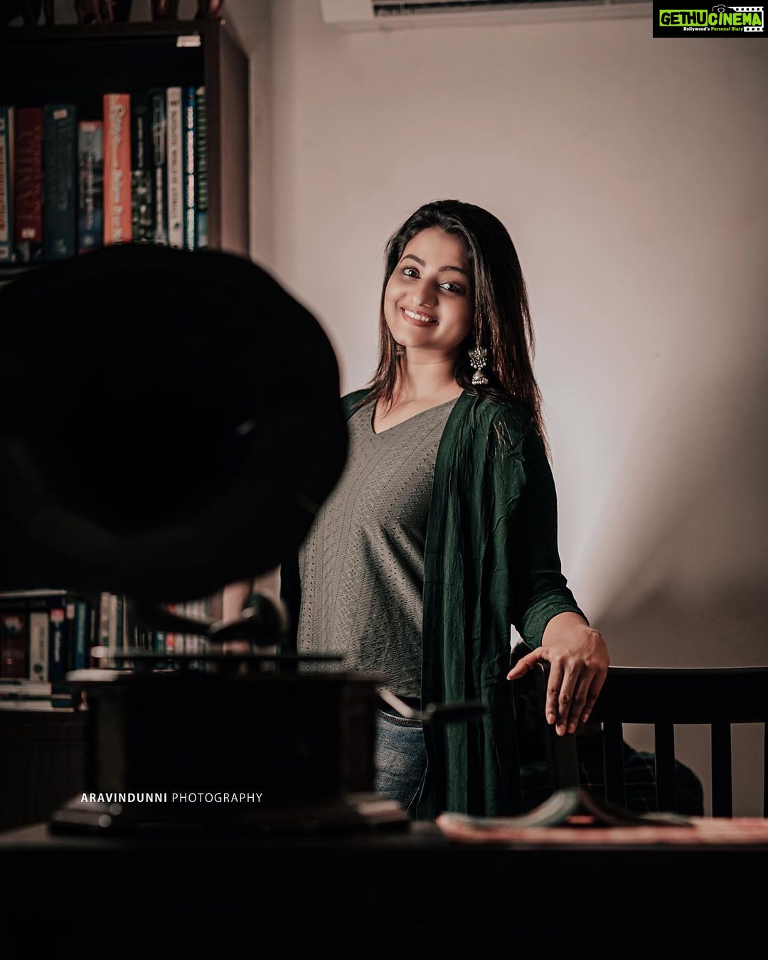 Priyanka Nair Instagram - Live in the moment 🦋 @aravindunni @aneesh_perunguzhi - - - #photoshoot#priyanka#selflove#sundayvibe#bollywood#hollywood#tollywood#actress#mallu#malayali#huda#hudabeauty#trivandrum#insta#instatime#instapic#instagram