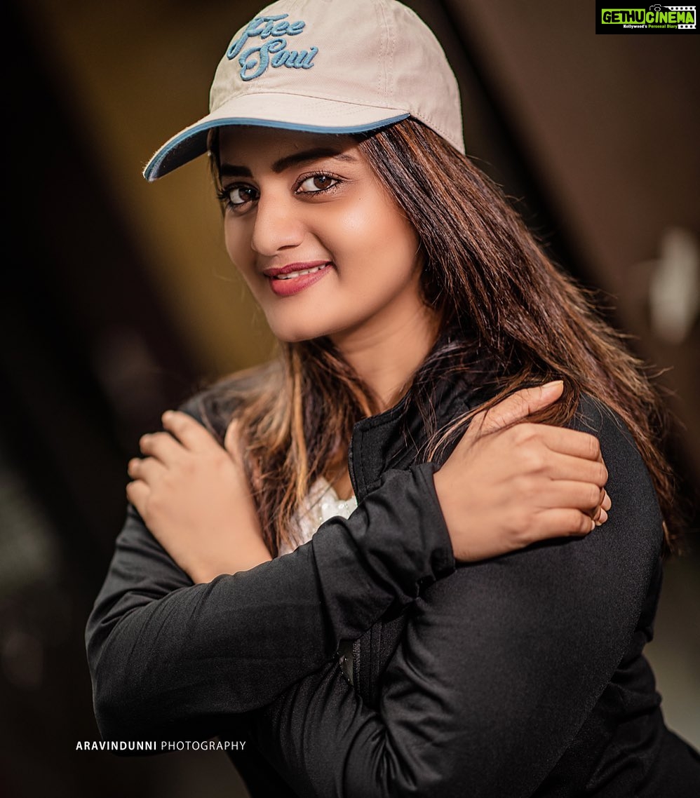 Priyanka Nair Instagram - Live in the moment 🦋 @aravindunni @aneesh_perunguzhi - - - #photoshoot#black#priyanka#priyankanair#insta#instaday#instagram#instapic#instagram