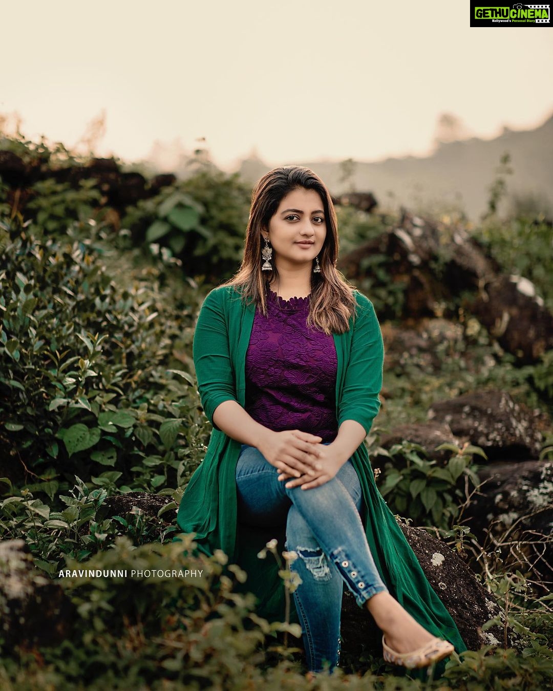 Priyanka Nair Instagram - Live in the moment 🦋 @aravindunni @aneesh_perunguzhi @navahcollections - - - #moment#capture#photography#naturephotography#naturelove#priyanka#priyankanair#actress#kerala#trivandrum#malluwood#bollywood#kollywood#sandalwood#insta#instapic#keralaturisam#instagram