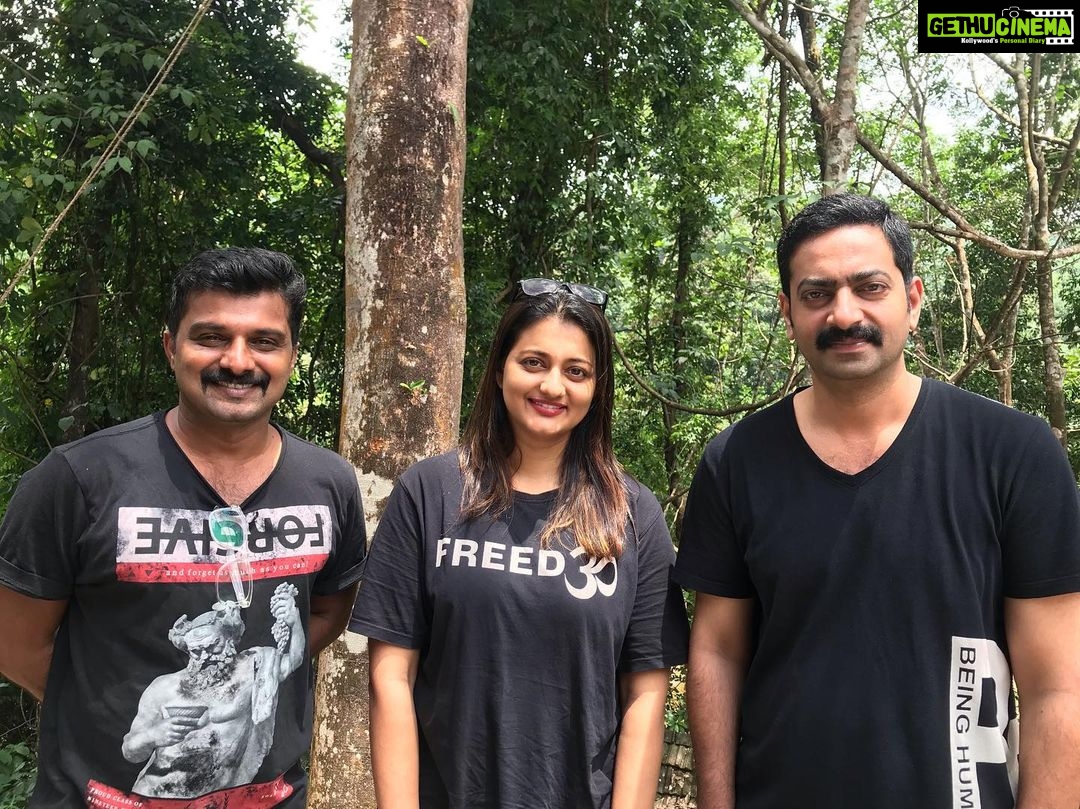 Priyanka Nair Instagram - Actors in Black 🖤 @saijukurup , @sudhy_kopa