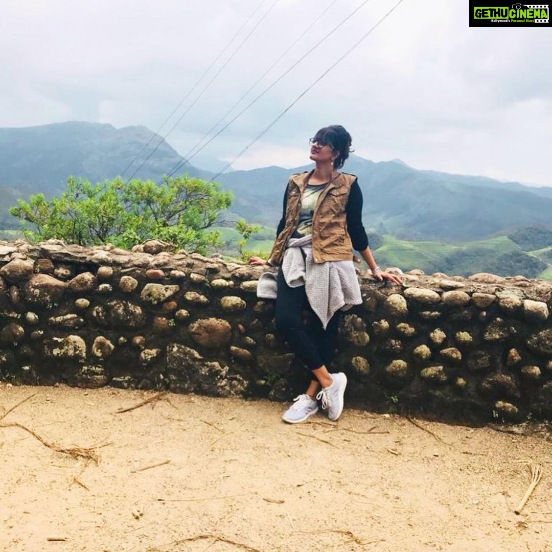 Priyanka Nair Instagram - Inspired in nature ππ - - - #nature#naturelove#selflove#traveller#priyankanair#actress#southindianactress#malluactress#bollywoodtollywoodkollywood#malayalam#malayali#moonnar#rajamala#instaday#instapic#instagram Rajamala