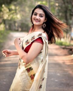 Priyanka Nair Instagram - PC- @moses_photography_official Costume- @ar_handlooms_kuthampully
